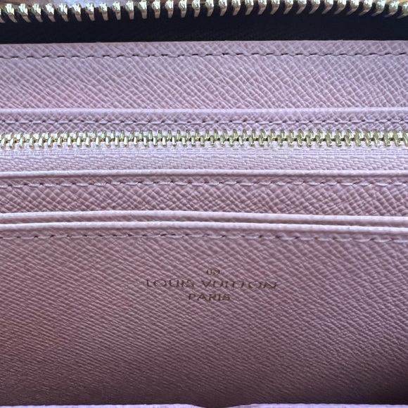 NWT✨Louis Vuitton Zippy Wallet✨Including Box, Dust bag, Receipt& paperwork!✨ - Picture 6 of 10